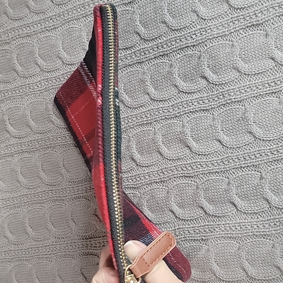 L.I.B New York Plaid Wristlet. - Picture 4 of 8